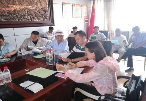 云南南涧：凤祥饱享劳动法律法规宣传“大餐”