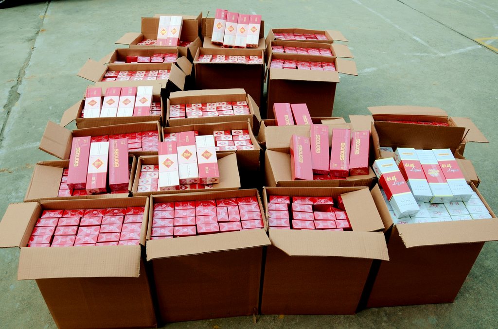 造假烟还有激光防伪标识 他们真是要上天