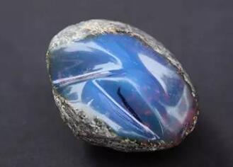 蓝珀用一把手电就能鉴定真假