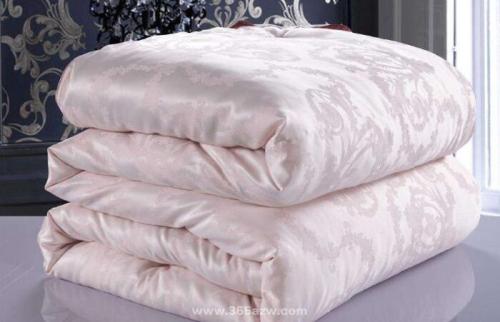 蚕丝被真假辨别（蚕丝被防伪查询方法）